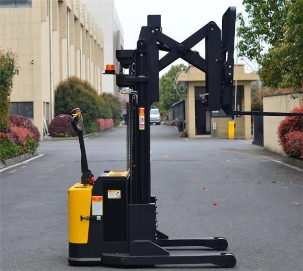 MONTACARGAS ELÉCTRICO DE TIJERA SIMPLE DE 1,5 t