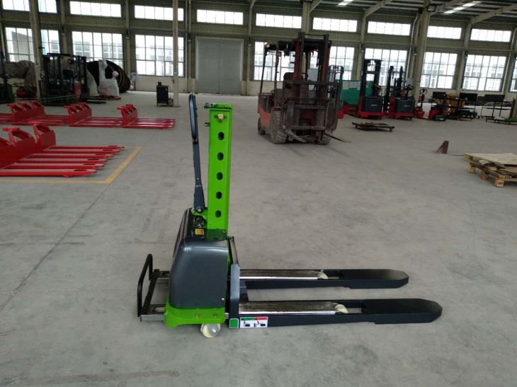 Carretilla elevadora de carga automática de 500 kg recién llegada