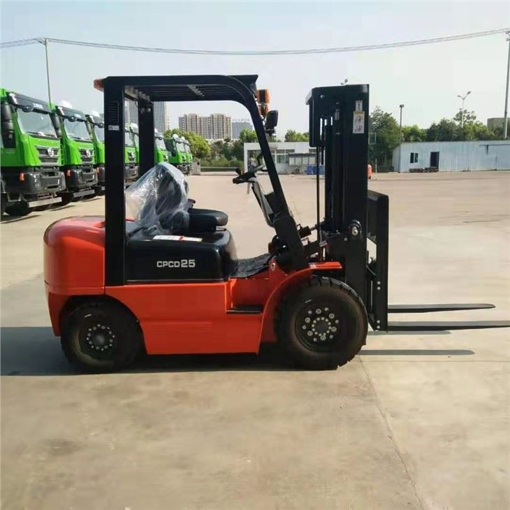 DIESEL FORKLIFT TRUCK