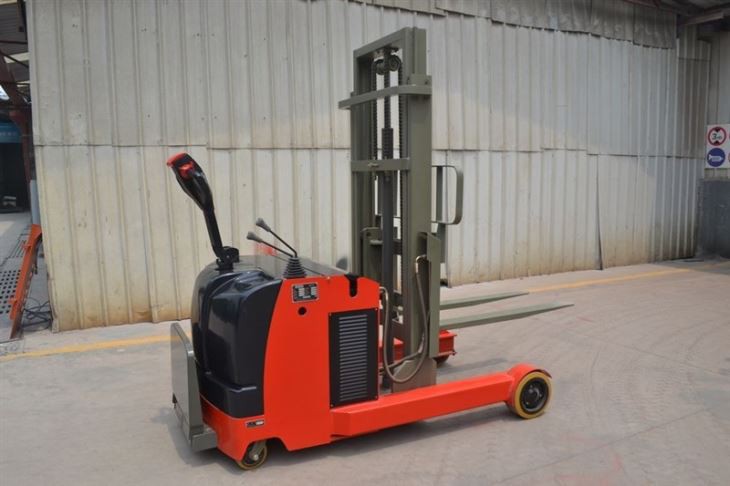 Easily Fit Into An Aisle Electric Reach Truck(24V) Forklift