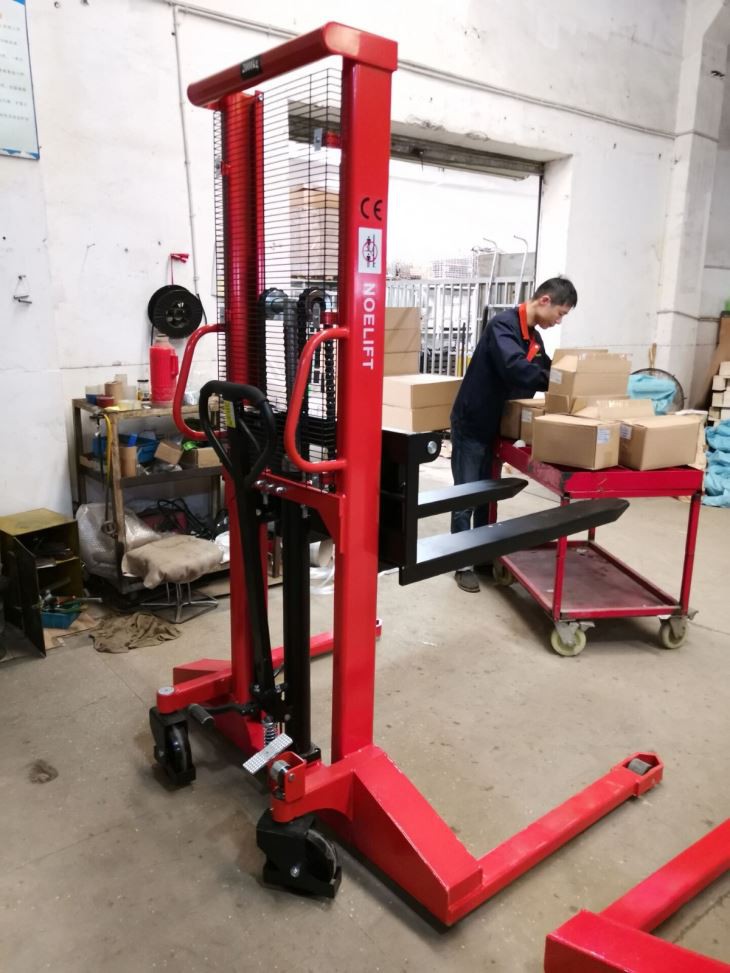 Wide-legged Hand Pallet Stackers
