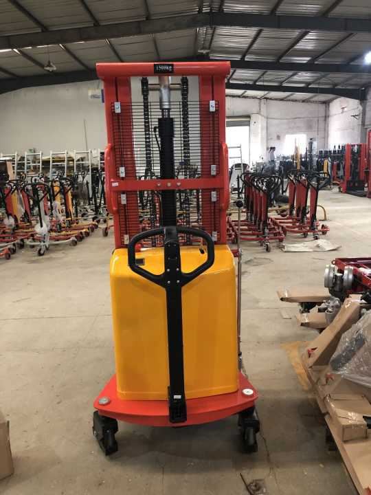 Apilador de palés semieléctrico DYC1500kg con altura de elevación de 3,5 m
