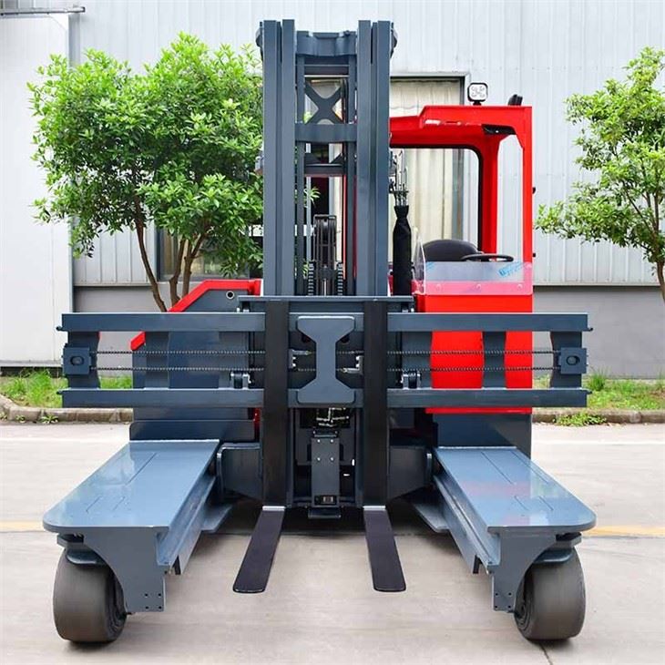 Carretillas elevadoras de conducción de cuatro vías Ruedas de goma de 3t y 8 metros