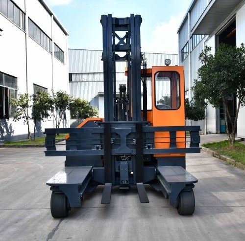 3 ton Rubber Wheels Four-way Driving Forklifts 