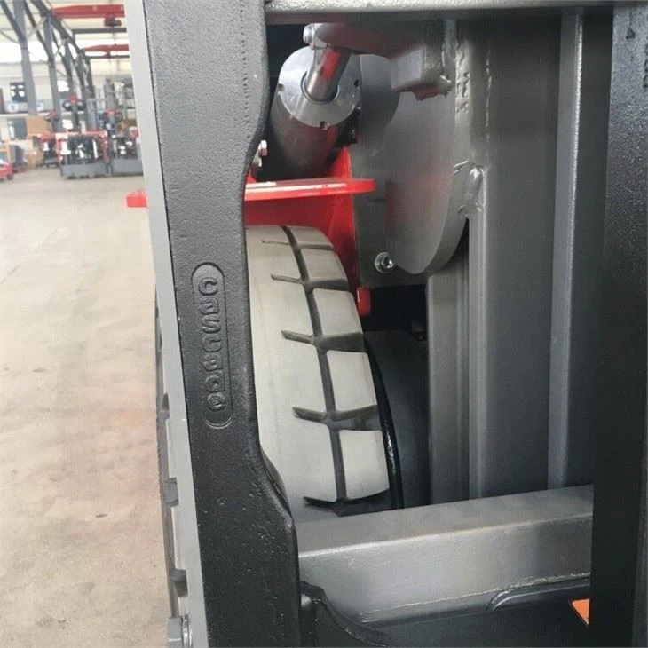 low price Four Wheel Electric Forklift