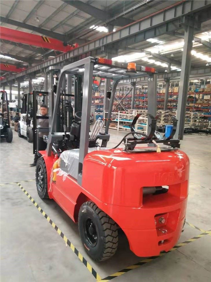 Gasoline Small Tonnage Storage 1.5 ton Forklift