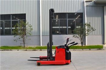 Apilador retráctil eléctrico con mango de 1500 kg