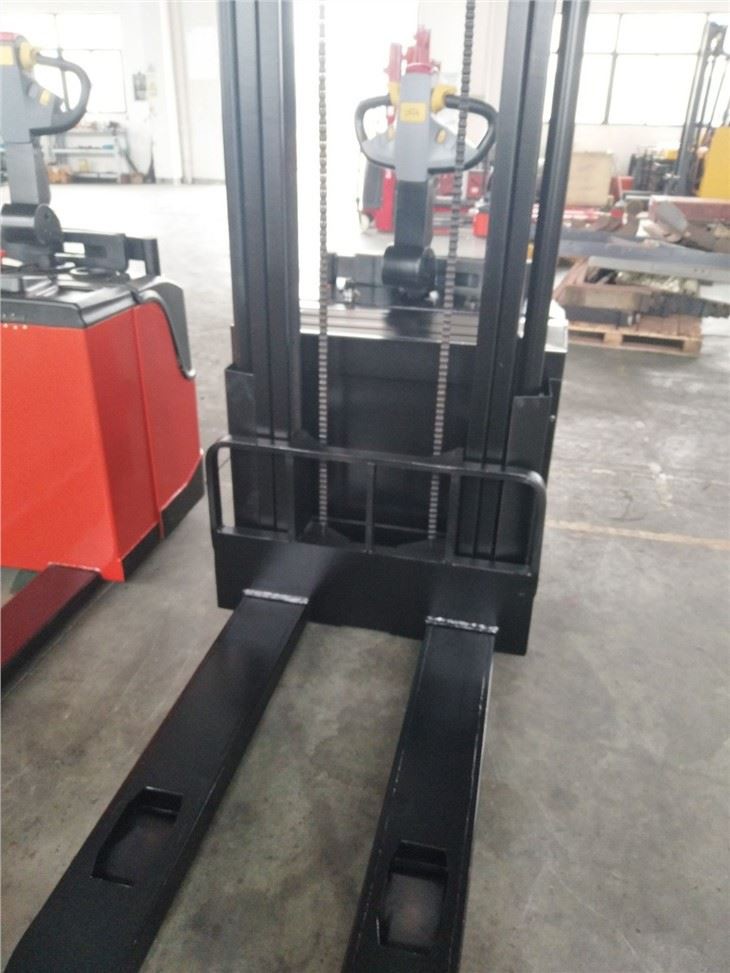 Speed Capacity High Pallet Stacker for sale